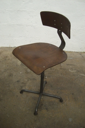 Task chairs (pair) Molded wood and patinated steel - Belgium