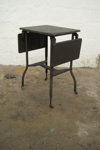 Vintage American Small Steel Foldable Wing Table 211