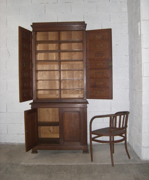 Vintage Oak Multi-Shelf Cabinet 641